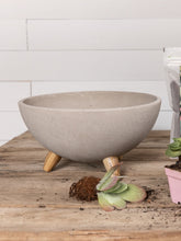 maceta-en-concreto-con-patas-en-madera-para-plantas-suculentas-regalos-para-mujer-regalo-para-hombres-cuidados-de-suculentas-decoracion-para-oficinas-siembra-suculentas-jardineria-hab.jpg